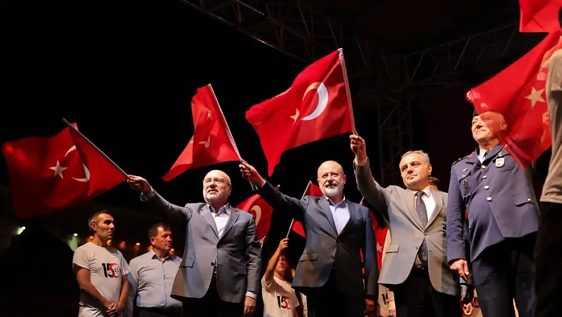 Çolakbayrakdar ile Kayserililer 15 Temmuz'da el ele