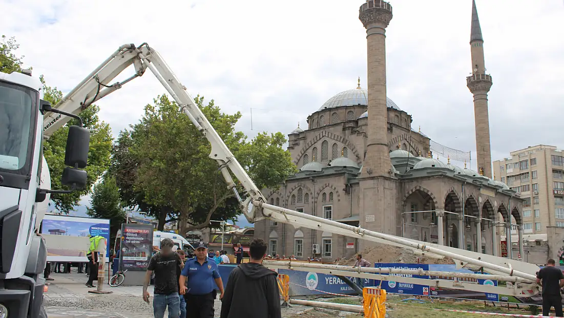 Cumhuriyet Meydanı'nda korku dolu anlar! 5 kişi yaralandı