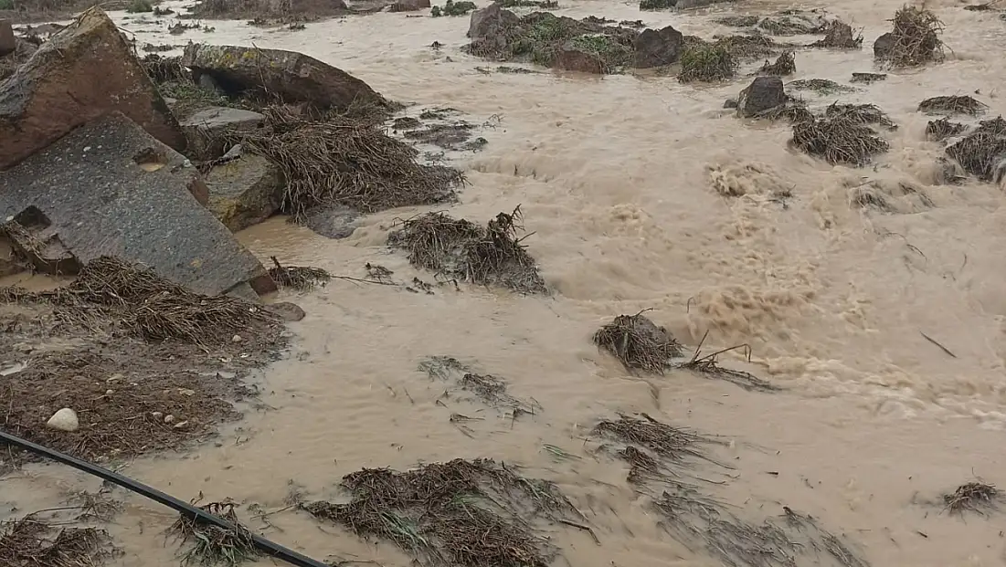 Develi'yi önce dolu vurdu, sonra sel yıktı!