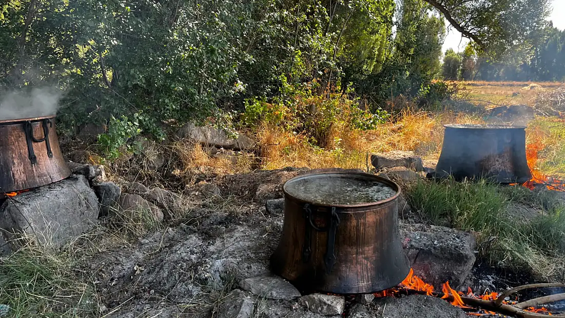Develi'de sezon açıldı: Dev kazanlar kuruldu!
