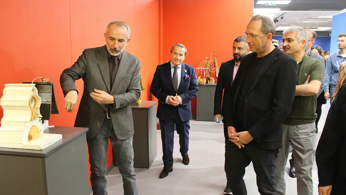 Doğada bulduklarını sanata dönüştürdü