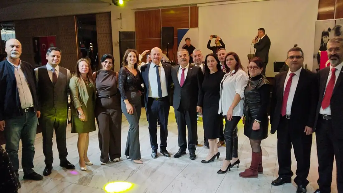 Eğitim İş 20. yaşını Cumhuriyetin 102. yılı ile birlikte kutladı