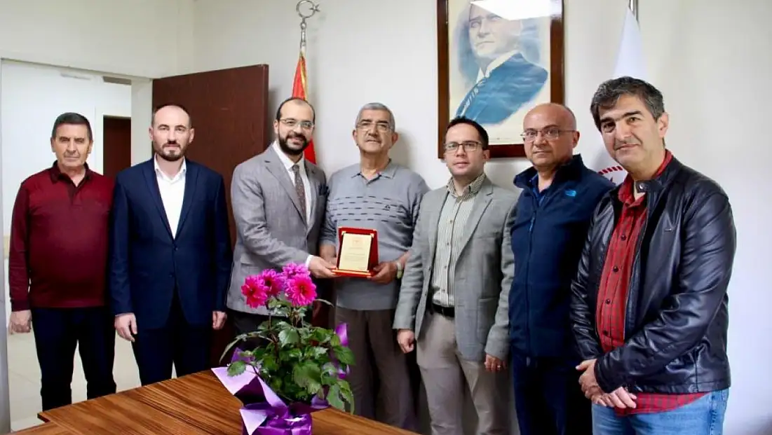 43 yıllık görev sona erdi: Kayseri’de doktora plaketli veda