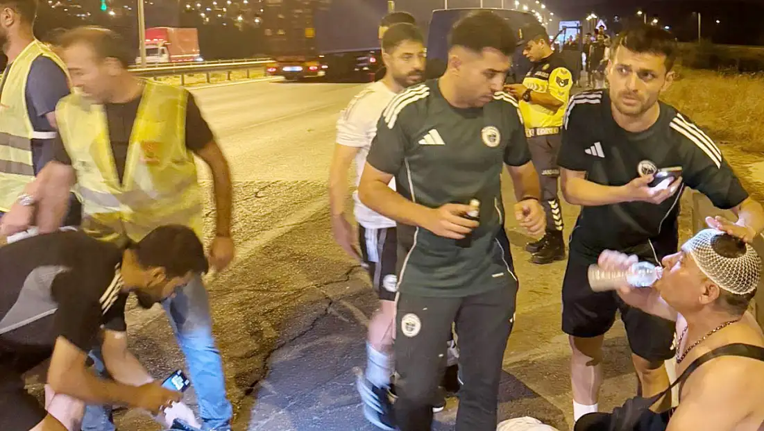 Erciyes 38 FK, trafik kazasını gördü anında müdahale etti!