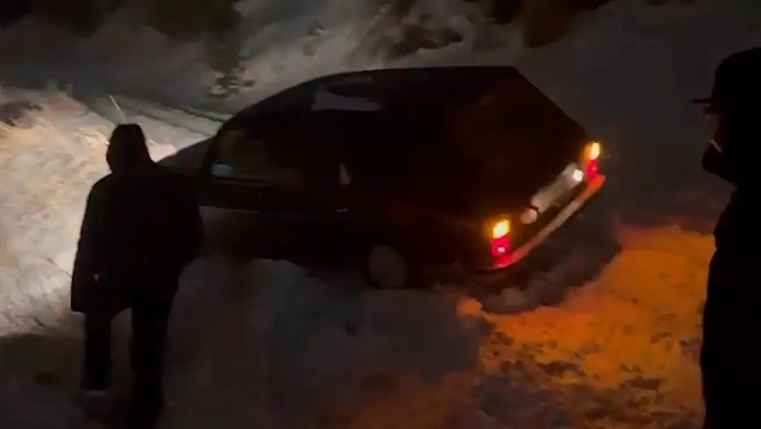 Erciyes-Hacılar yolunda mahsur kalan 3 kişi kurtarıldı