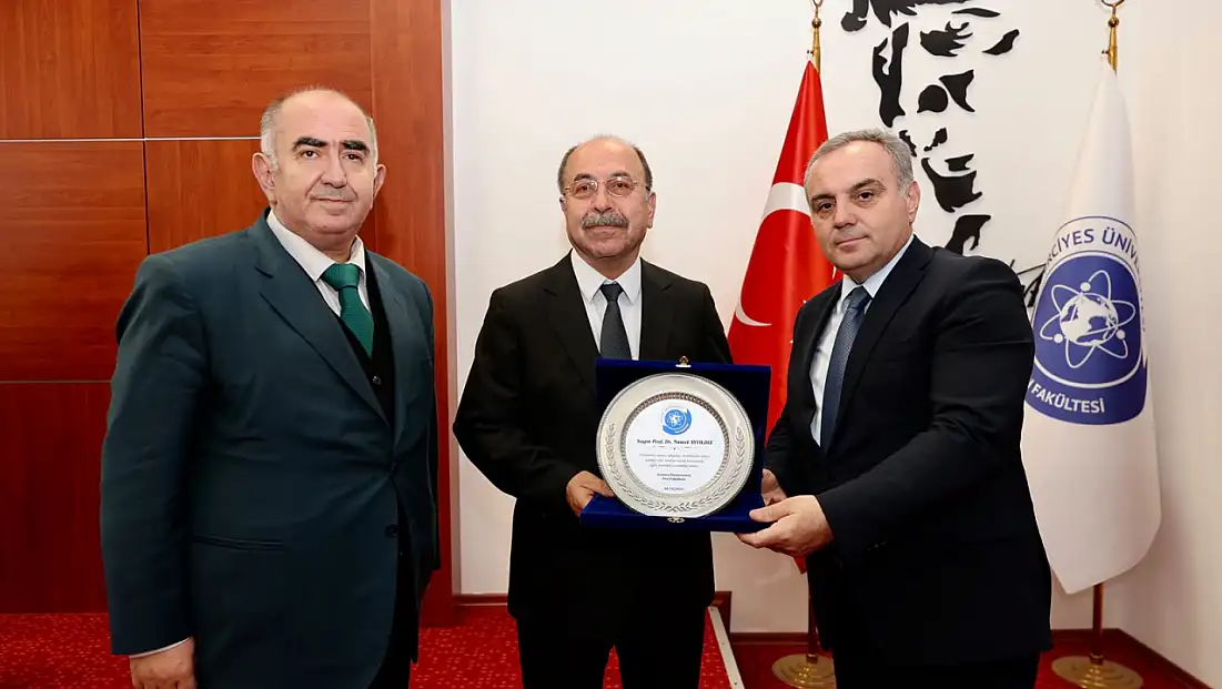 Erciyes Üniversitesi'nde görev teslimi! Dekan emekliye ayrıldı