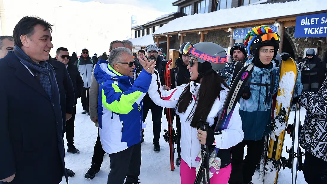 Erciyes yerli ve yabancı kayakseverleri ağırlıyor