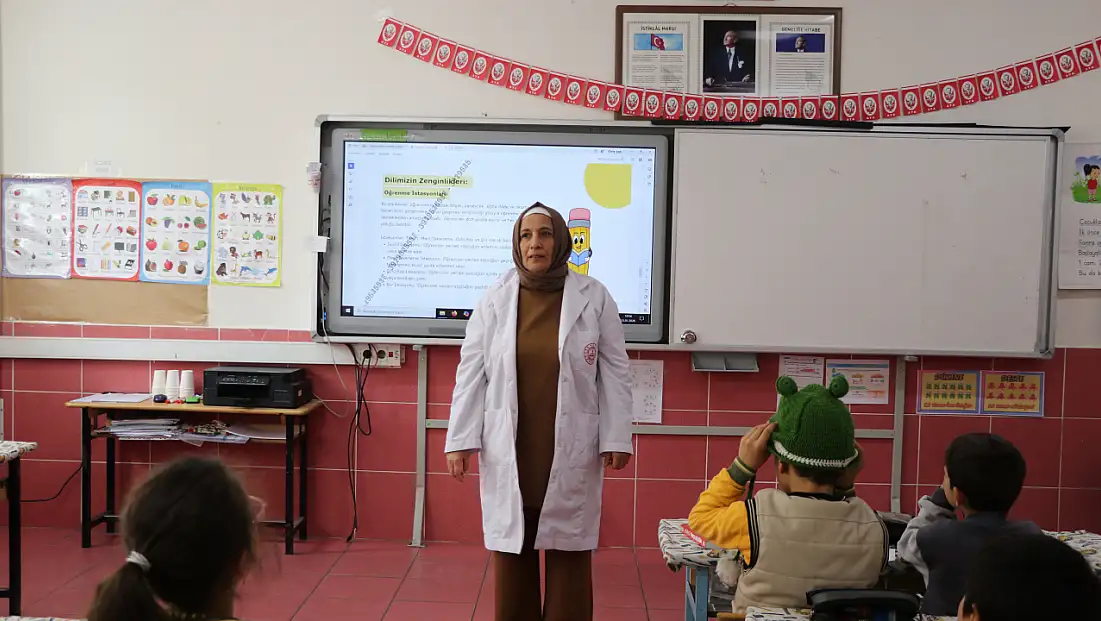 Erken teşhisle kanseri yendi, öğrencilerine kavuştu