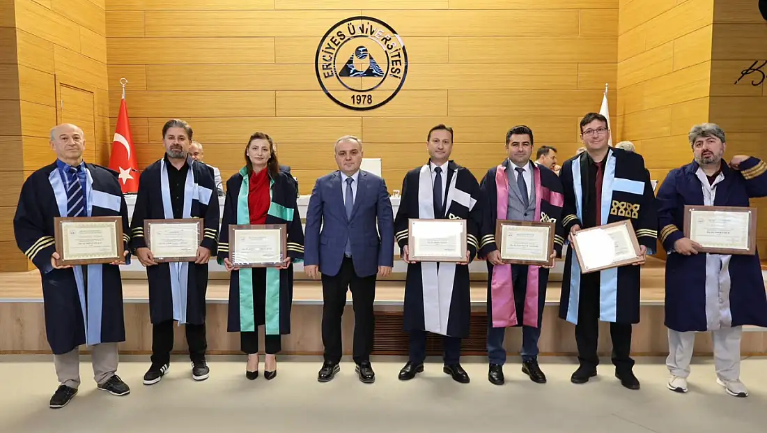 ERÜ'de akademik zirve: 7 yeni profesör cübbesini giydi