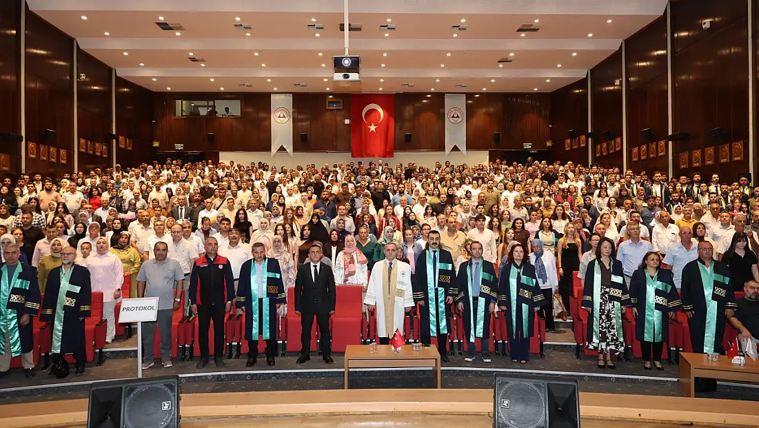 ERÜ'de mezunlara anlamlı mesaj