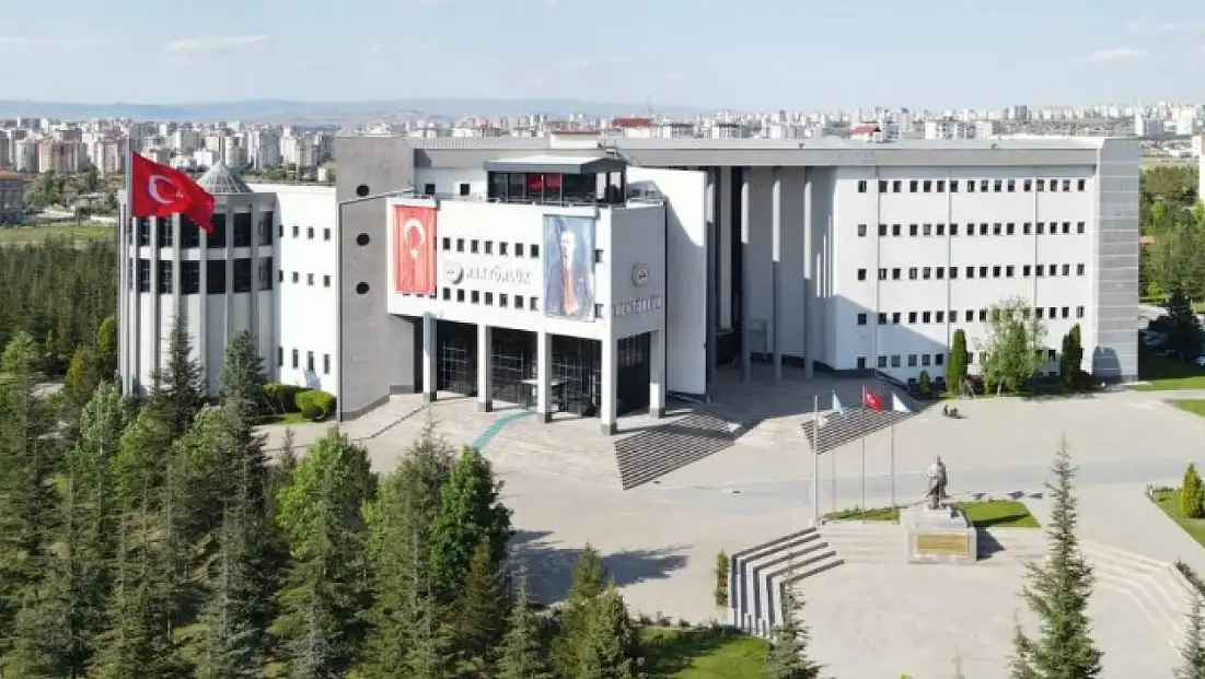 ERÜ’de rektörlük yarışı kızışıyor: Eski dekan da yarışa dahil oldu