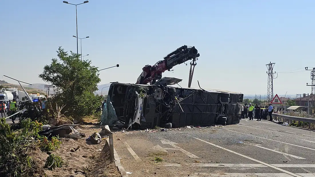 Flaş! Kayseri’de yolcu otobüsü devrildi