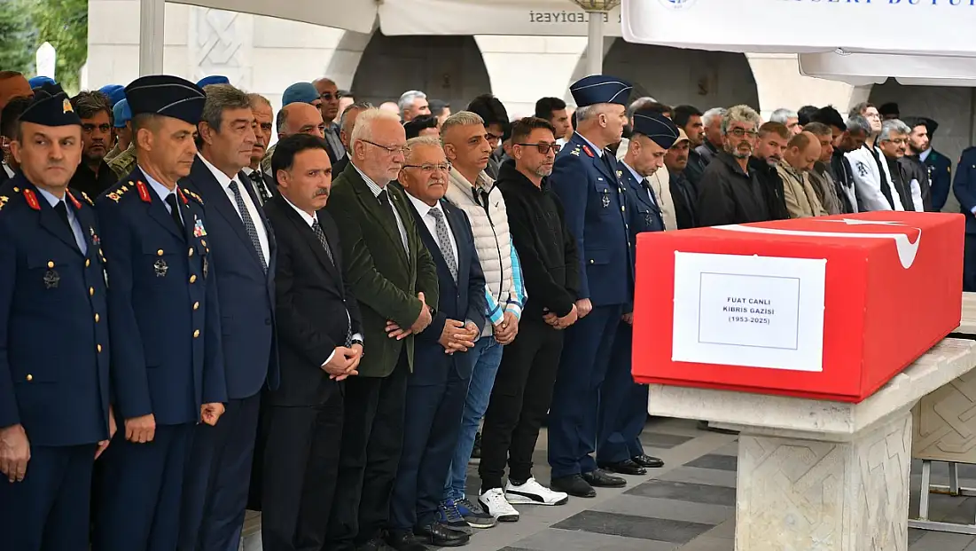 Gaziler Günü'nde defnedilen Kıbrıs Gazisinin cenazesine bakın kimler katıldı?