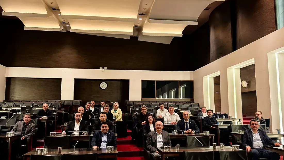 Genç genel merkezde sabahladı!