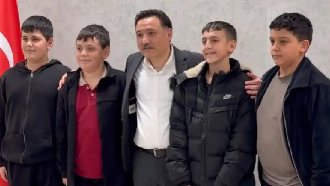 Gençler şaşırttı, Vali Çiçek duygulandı! İşte o sürprizin detayları...