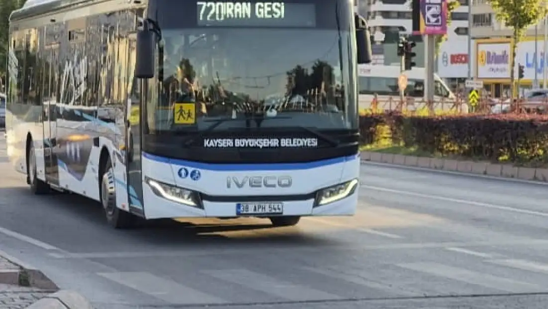 Gücünü rüzgardan alıyor, şehri sessizce turluyor!