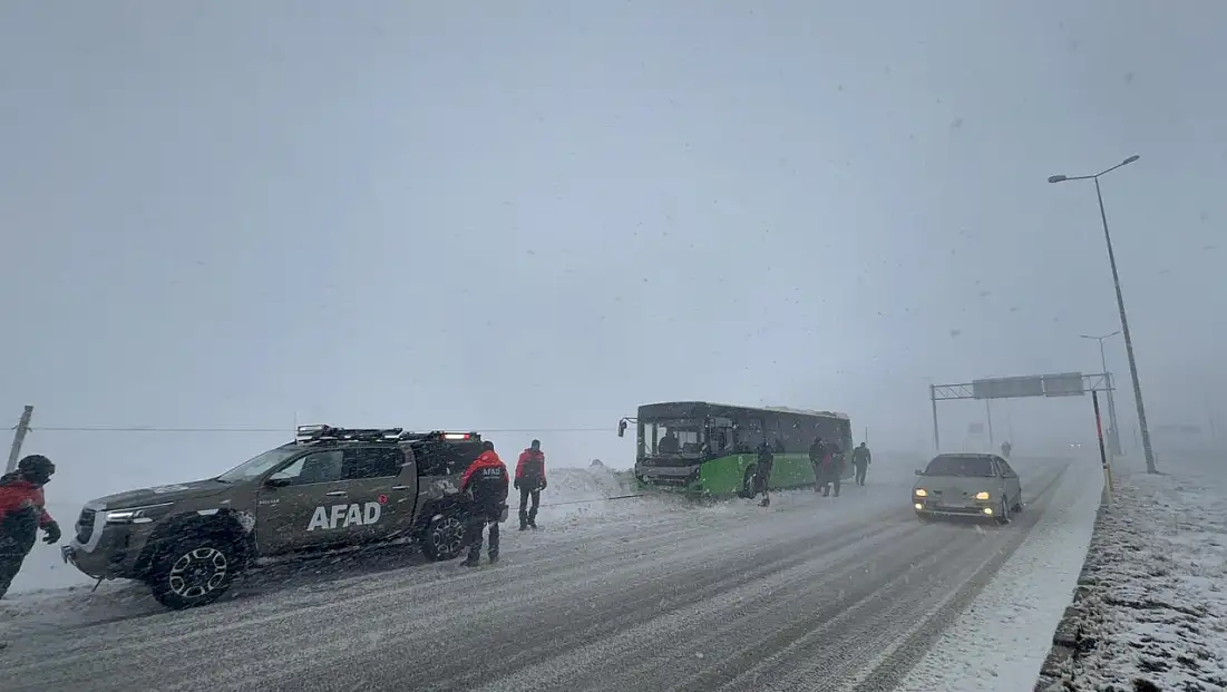 Hacılar'da tipi kabusu: 3 yaralı!