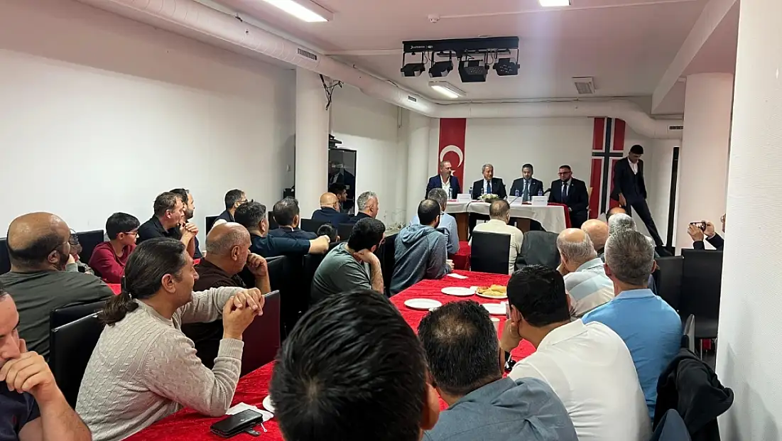 Hulusi Akar’dan Norveç’te iki camiye ziyaret