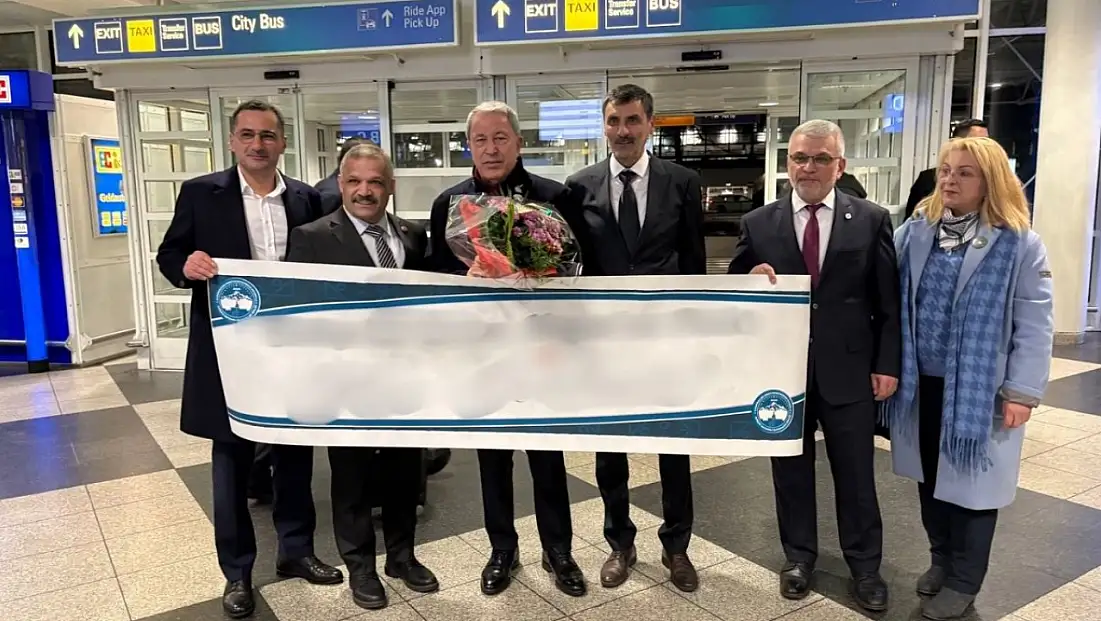 Hulusi Akar’ı Almanya’da Kayserili o isim karşıladı!