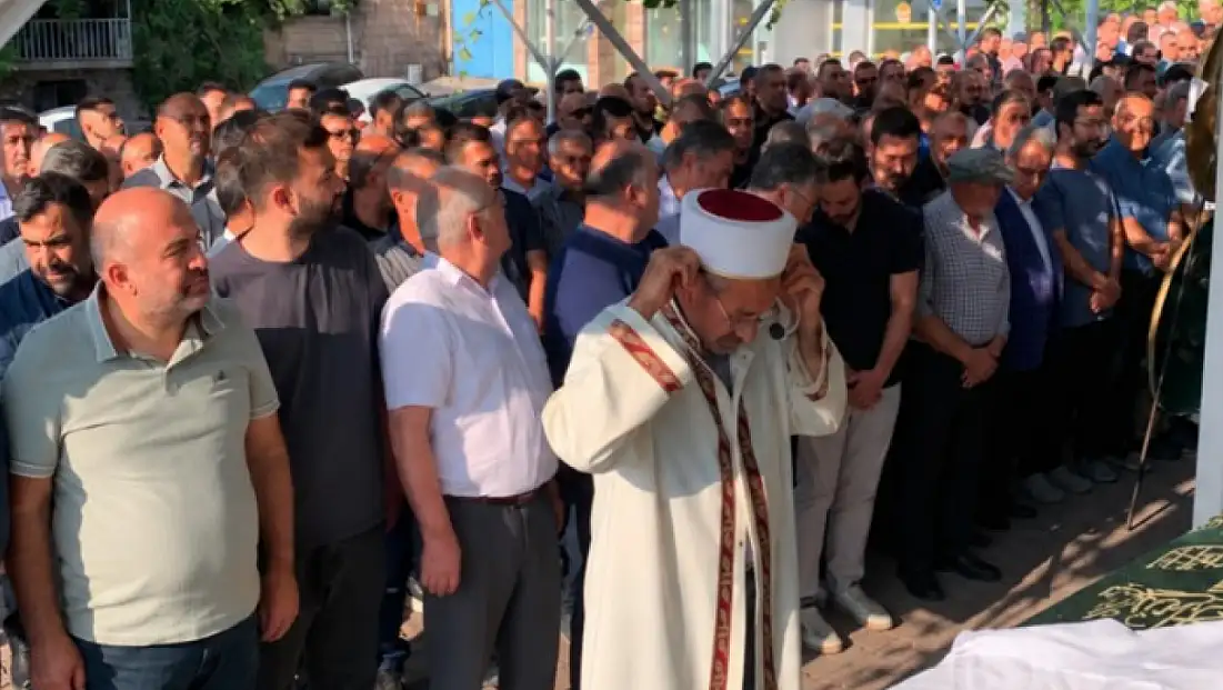 Hüseyin Per’in annesi son yolculuğuna uğurlandı