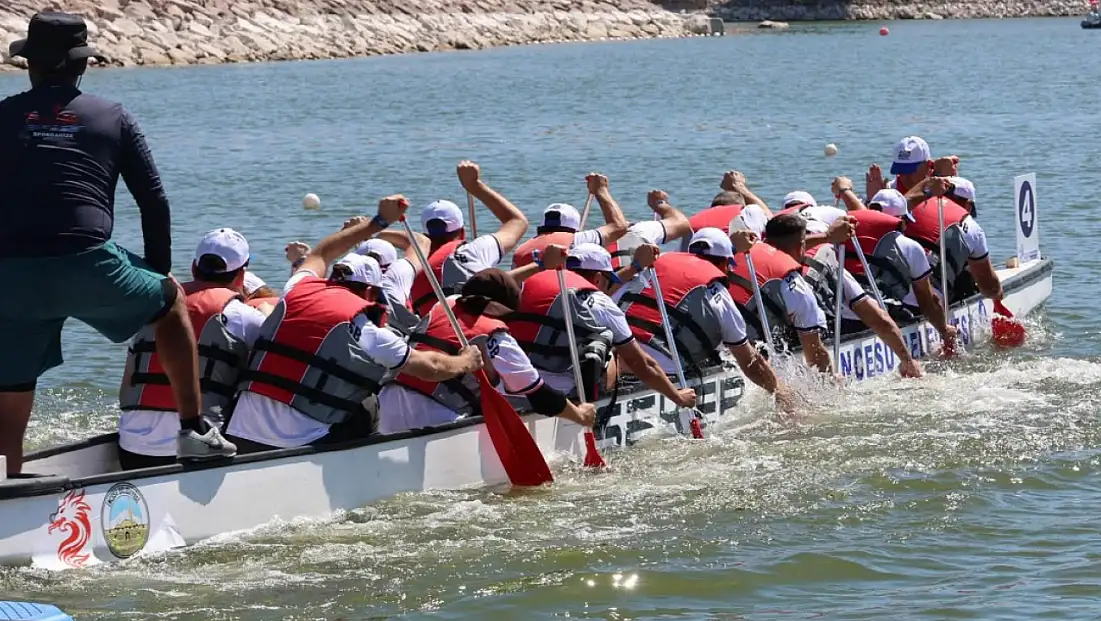 İncesu Marina’da Dragon Boat heyecanı: 45 takım kıyasıya yarıştı