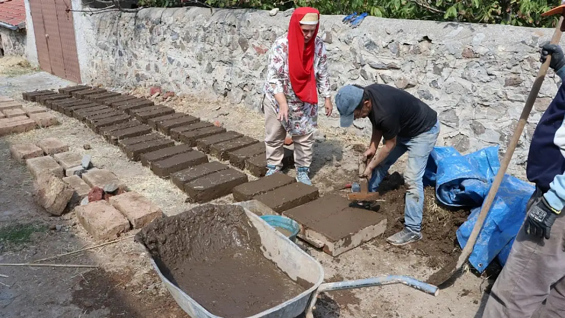 İsviçre'den Kayseri'ye geldi, 300 yıllık evleri ayağa kaldırdı