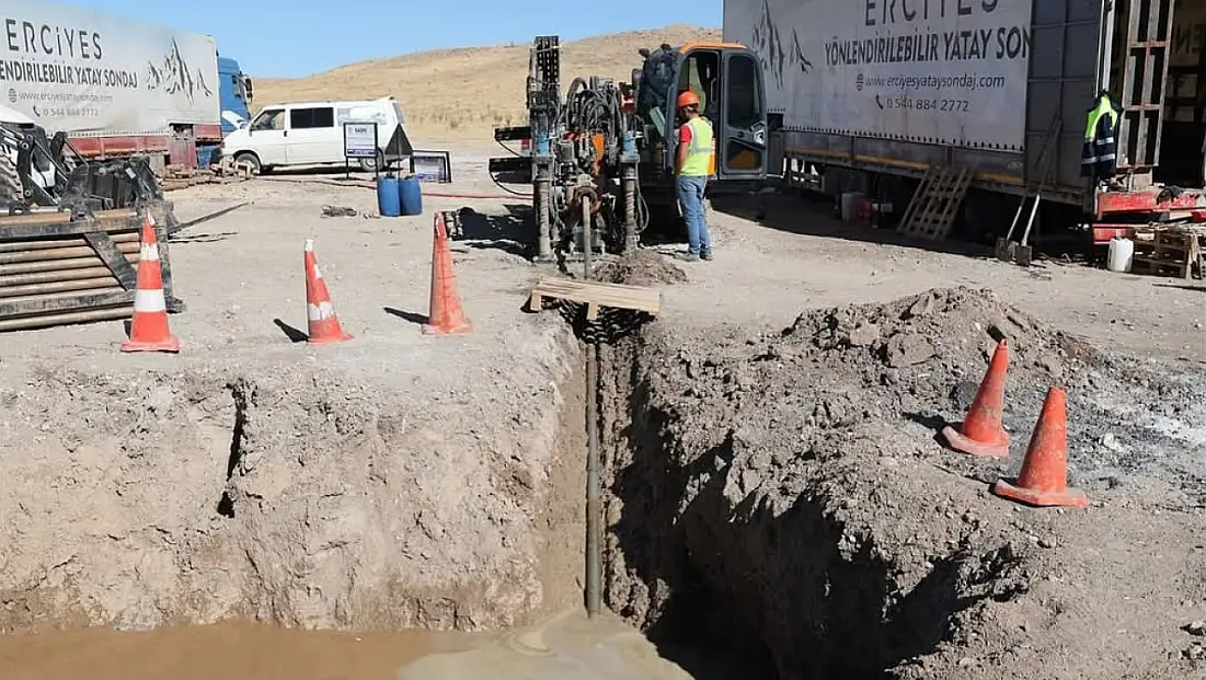 KASKİ imkansızı başardı: Dev barajın 17 metre altından su götürdüler!