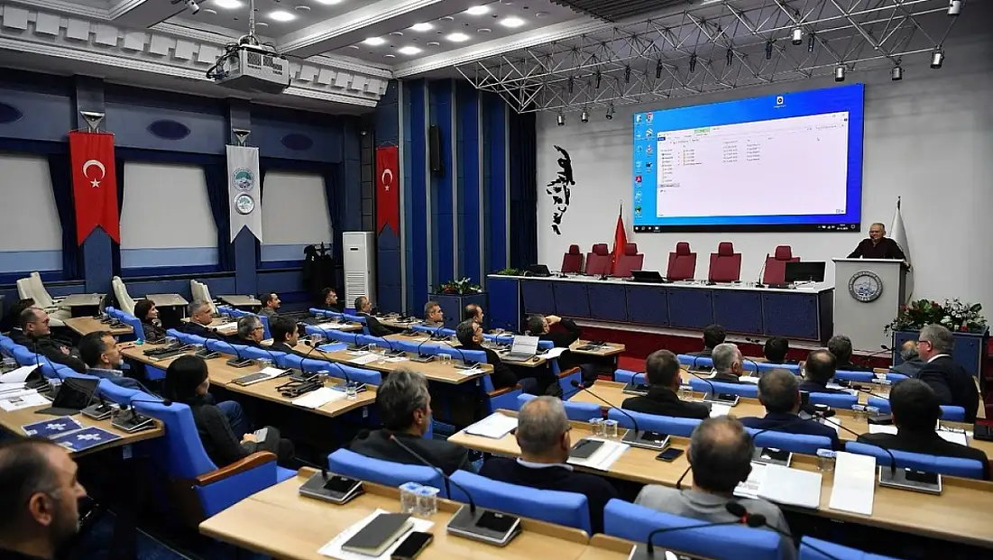 Kayseri Büyükşehir Belediyesi'nde 10 saatlik toplantı!