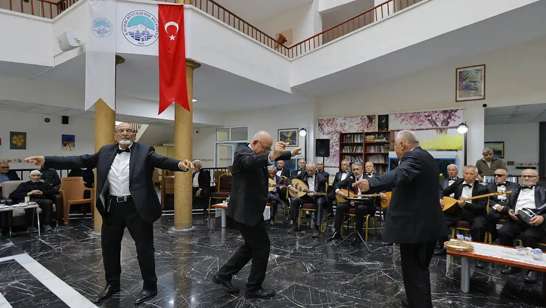 Kayseri’de 1 Ekim buluşması: Ulu çınarlar şarkılarla eğlendi