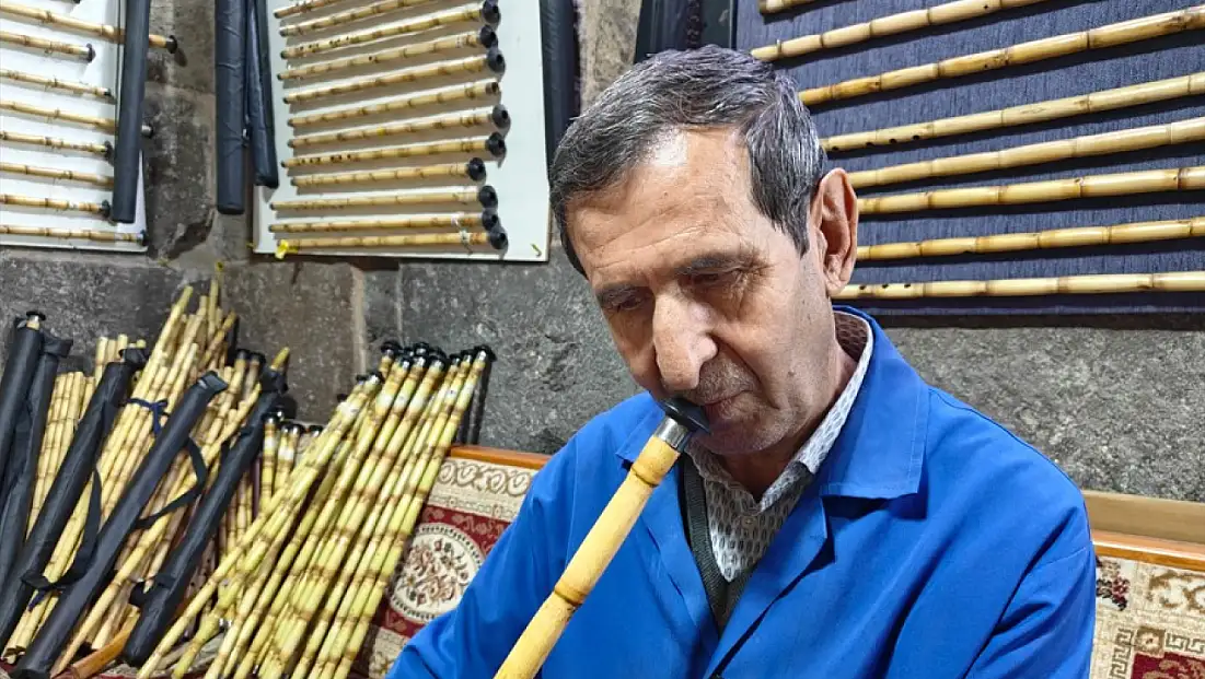Kayseri’de 31 yıllık ney hikâyesi: Emekli öğretmen kamışlara nefes veriyor!