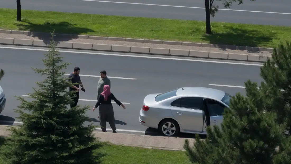 Kayseri’de akan trafikte arkadan çarptı, kavga çıkmadı! Tatlıya bağladılar