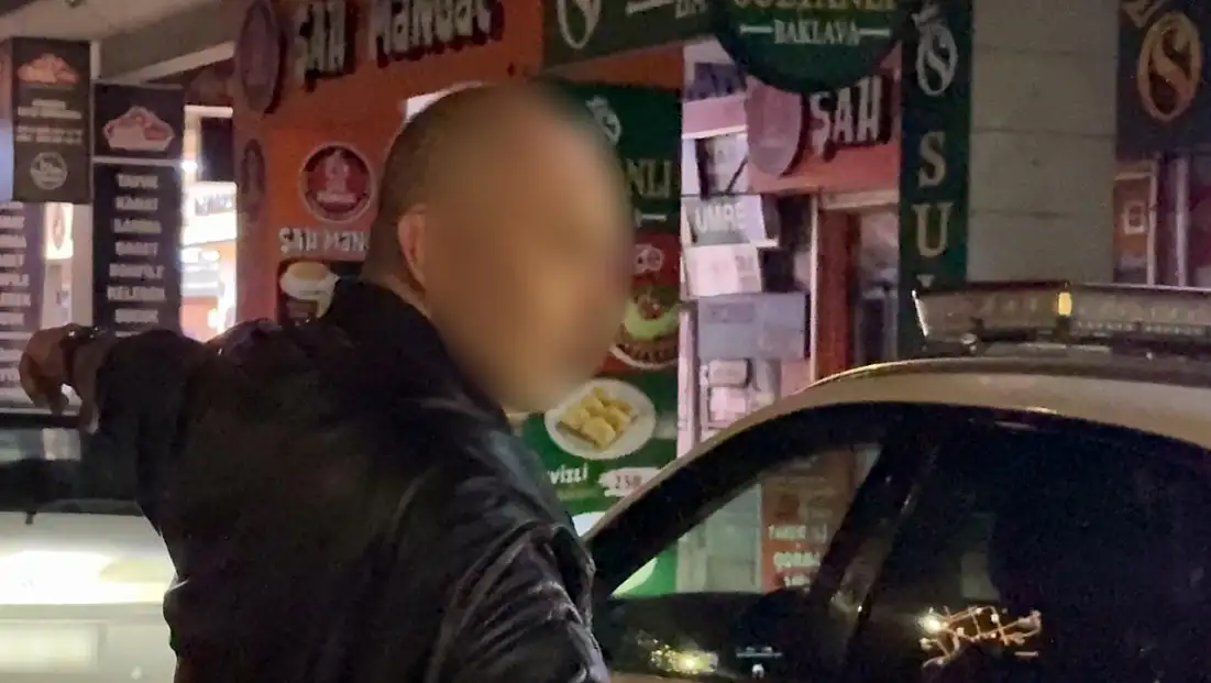 Kayseri’de alkollü sürücü ortalığı birbirine kattı! Araçların önüne atlayıp durdurmaya çalıştı