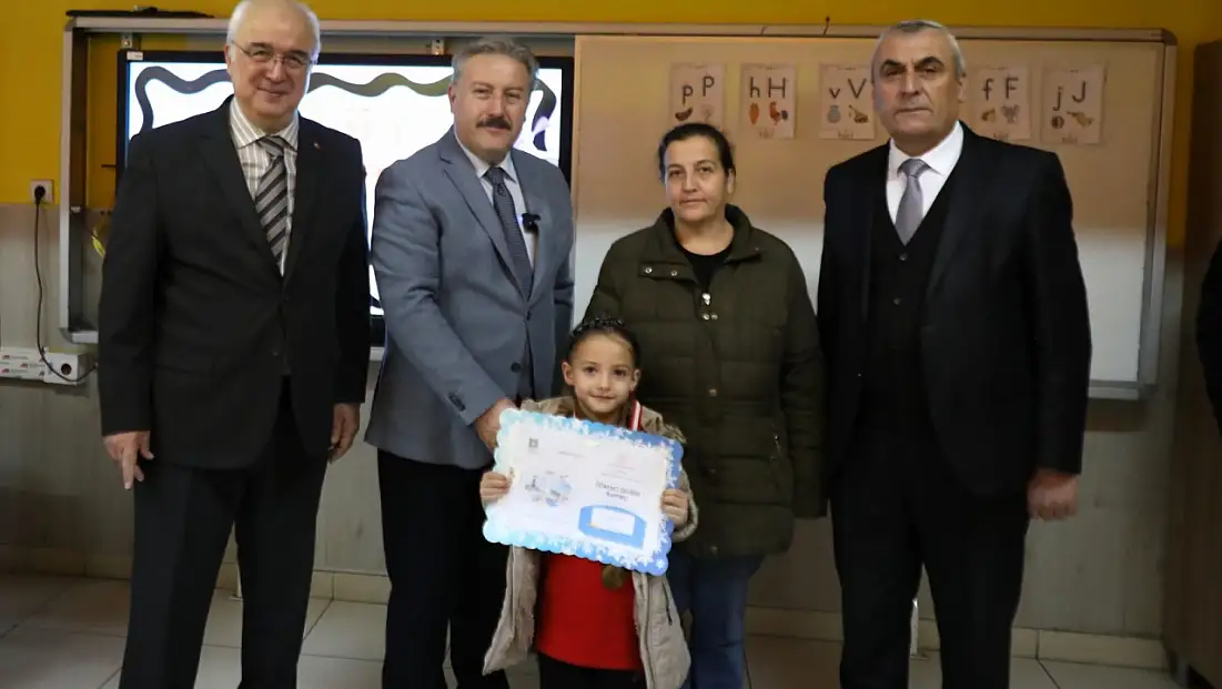 Kayseri'de Başkan karne dağıttı!