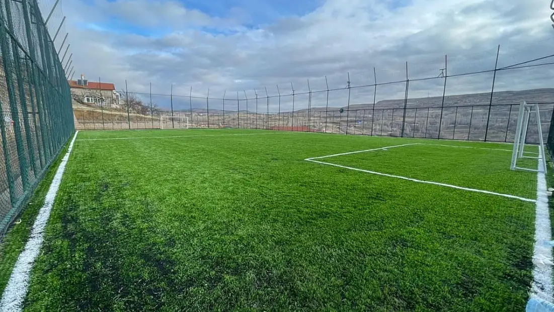 Kayseri’de beklenen haber geldi! Yenilenen saha hizmete açıldı