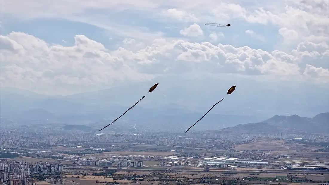 Kayseri’de binlerce kişi oraya akın etti! Herkes gökyüzüne baktı