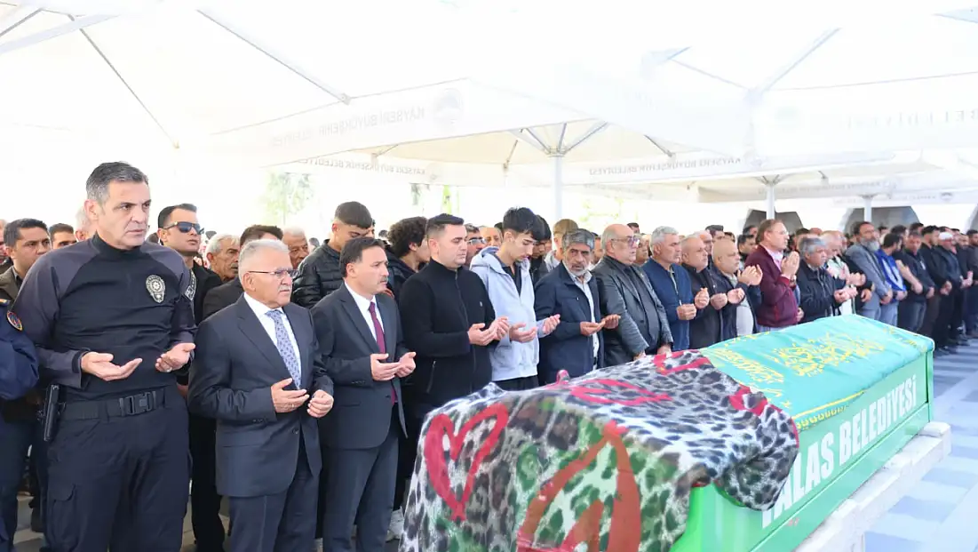 Kayseri’de cinayete kurban giden kadın toprağa verildi