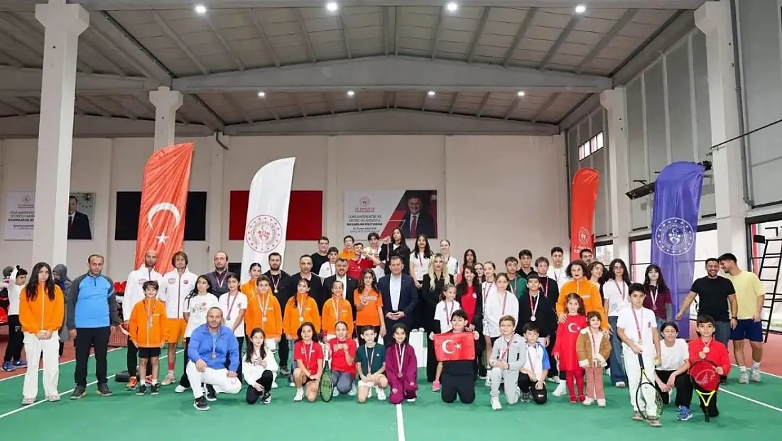 Kayseri’de Cumhuriyet Kupası kortlara taşındı: 250 sporcu 13 kategoride yarıştı