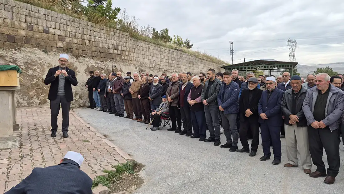 Kayseri’de dernek başkanının annesi son yolculuğuna uğurlandı