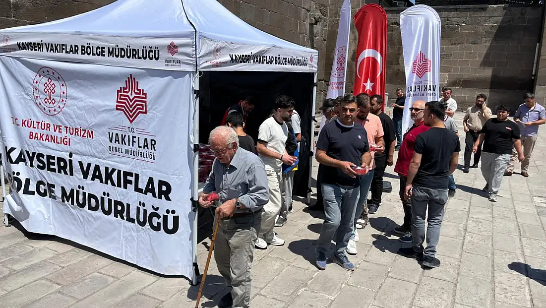 Kayseri’de ecdadın mirası yaşatıldı: 2 ton soğuk karpuz dağıtıldı