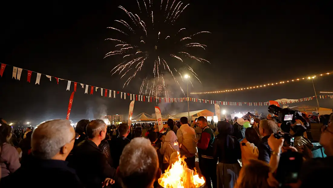 Kayseri’de festival gecesi böyle geçti! Herkes gökyüzüne baktı