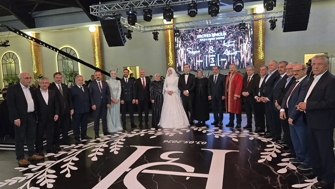 Kayseri'de görkemli düğün! AK Partililer bir araya geldi