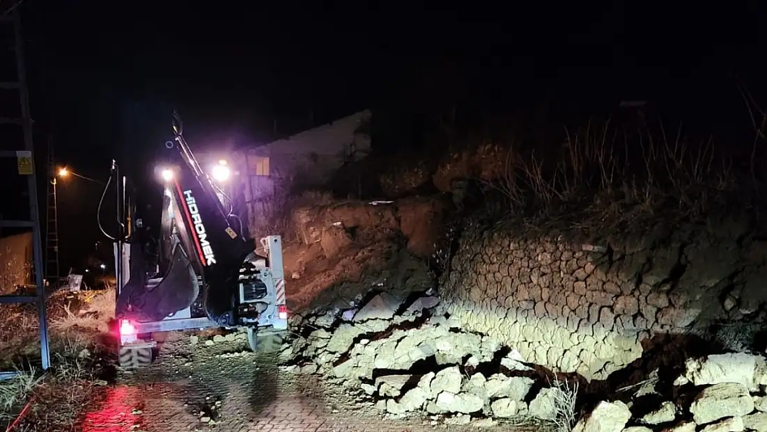 Kayseri'de korkutan heyelan!