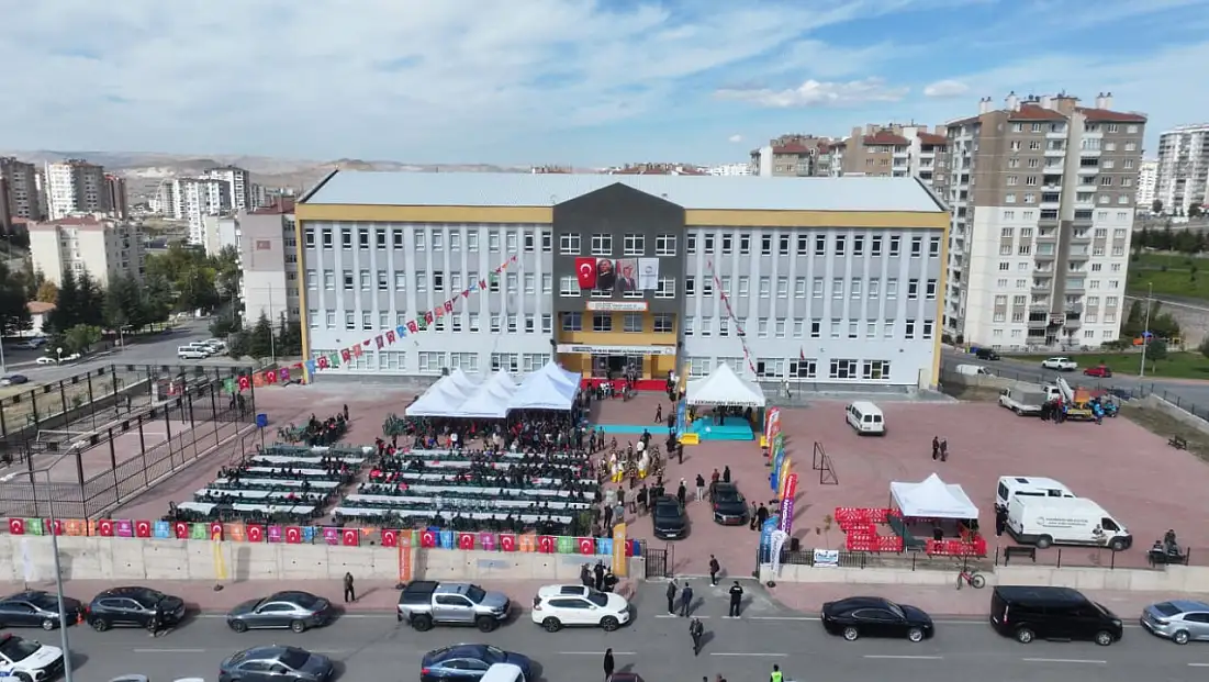 Kayseri'de iki hayırseverden eğitime dev katkı! Tam 50 okul...