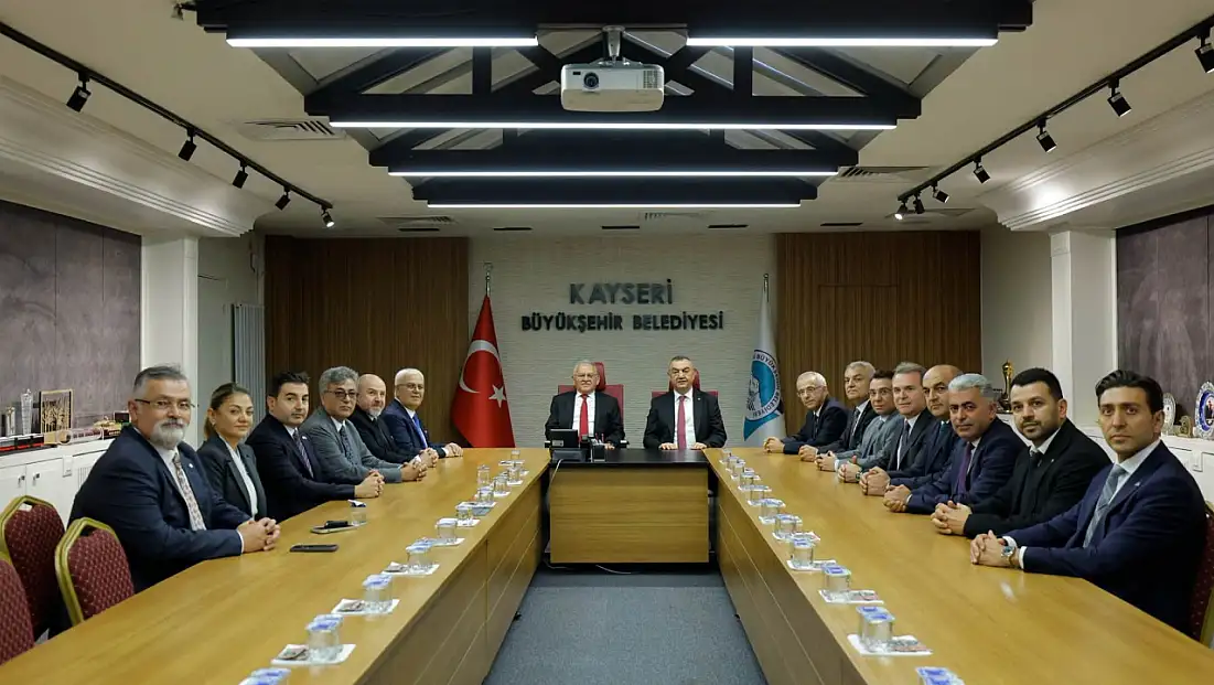 Kayseri'de iki odanın başkanı yeniden seçildi! Sonrasında dikkat çeken görüşme