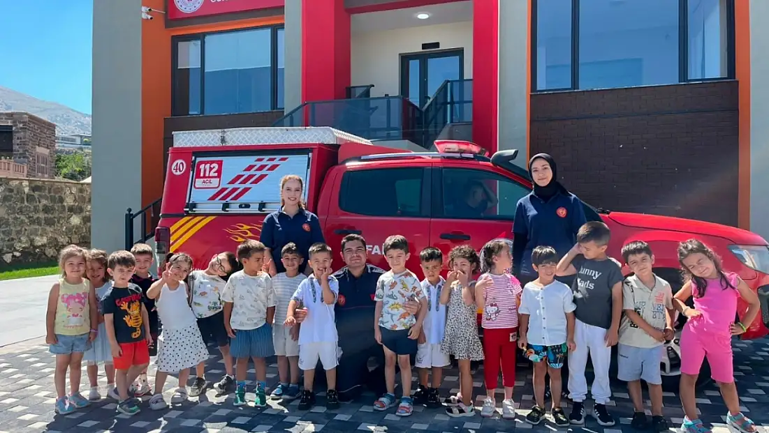 Kayseri’de itfaiyeden miniklere hayati bilgiler!