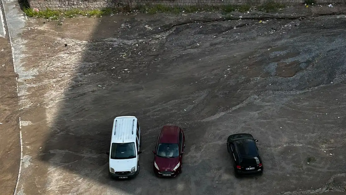 Kayseri’de mahalle sakinleri çözüm bekliyor