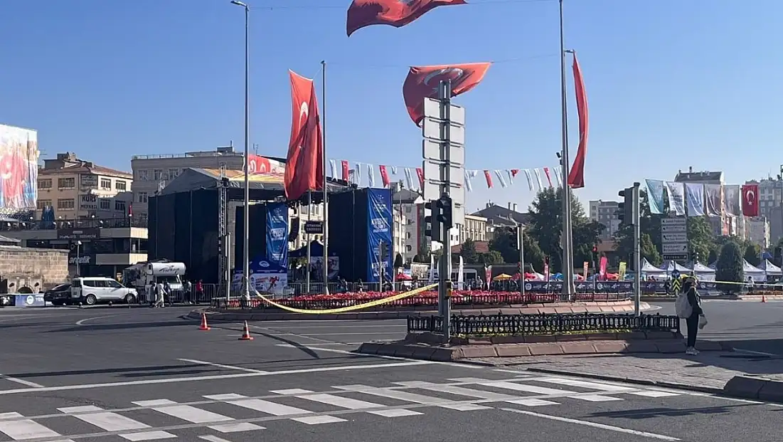 Kayseri’de maraton koşusu şehir trafiğini alt üst etti!