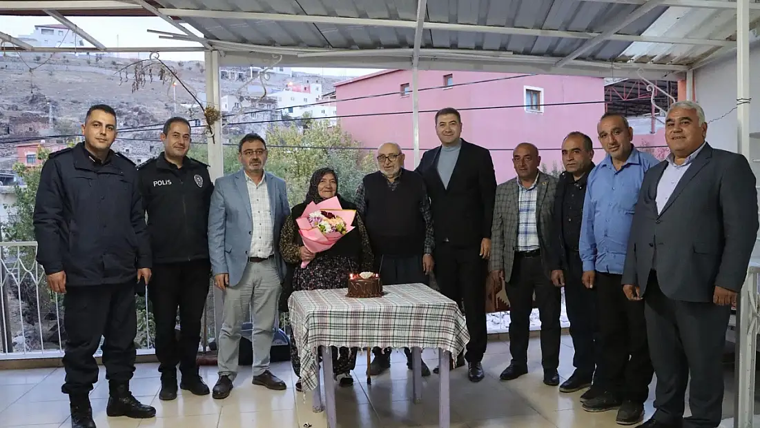 Kayseri’de o çiftin 74. evlilik yıldönümü protokol ile kutlandı!