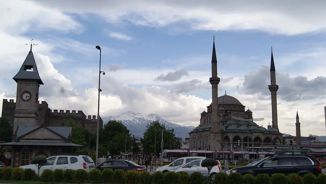 Kayseri'de o saate dikkat! Bugün Cumhuriyet Meydanı'nda yürüyüş var