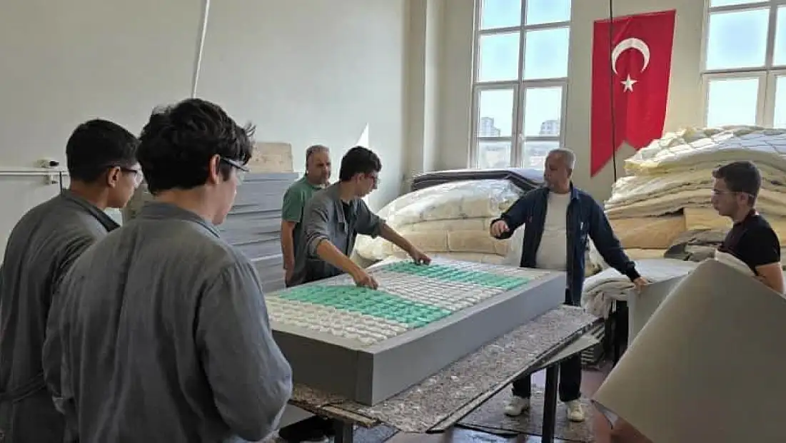 Kayseri'de öğrencilerden büyük başarı! Günlük bakın kaç tane üretiliyor?